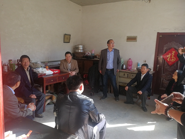 03集團公司領(lǐng)導班子到趙家莊村進行精準扶貧調(diào)研.jpg