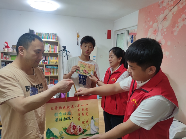 暖心助考，一舉高“粽” ——三箭物業(yè)公司黨支部深入開展“亮身份、樹形象、作貢獻(xiàn)、助發(fā)展”活動